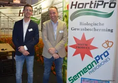 Lennart Simons en Jürgen Brokelman van HortiPro. Lennart is een nieuw gezicht bij het bedrijf en SemeonPro een nieuw feromonenproduct.